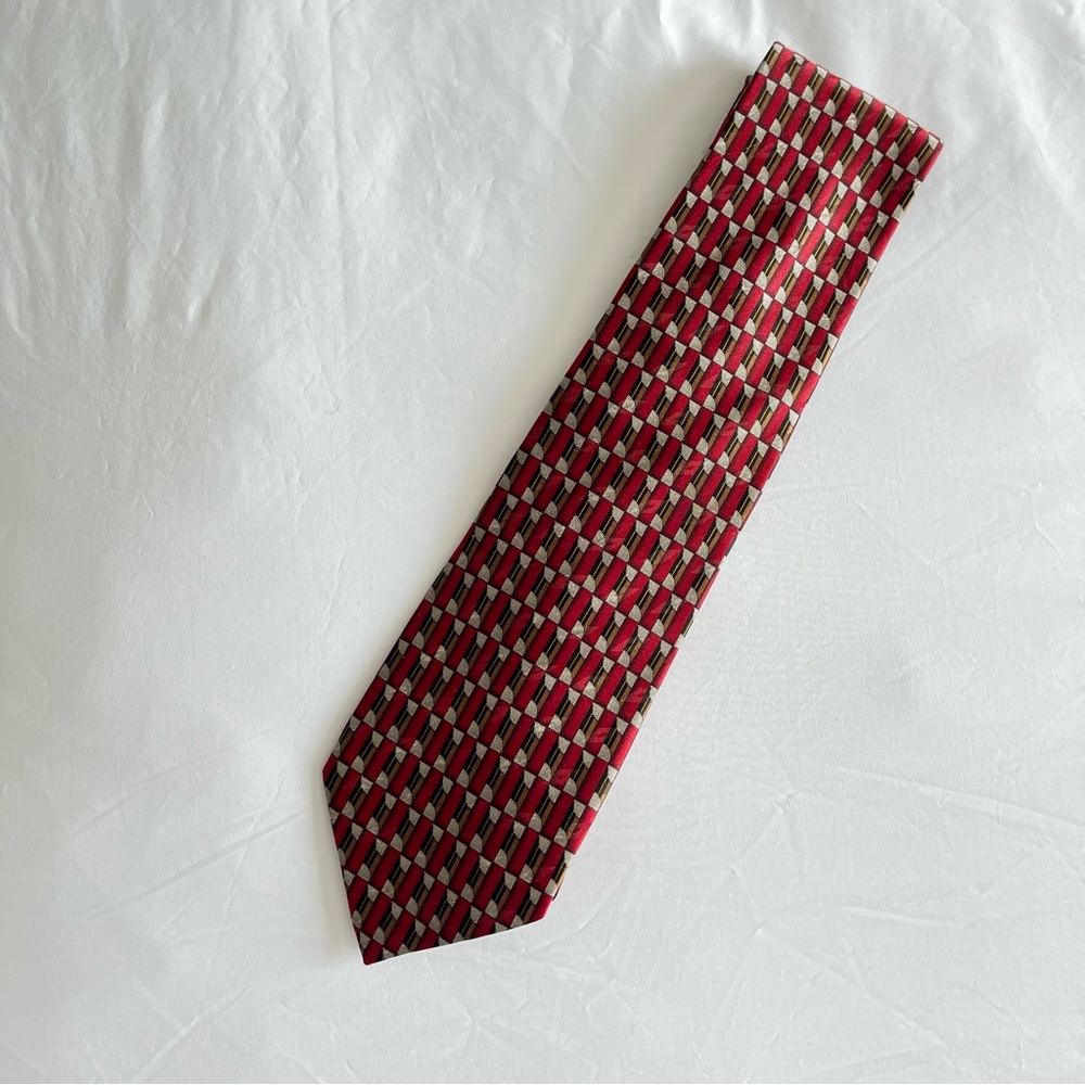 Valentino Cravatte beautiful red rectangles 100% silk handmade in Italy necktie